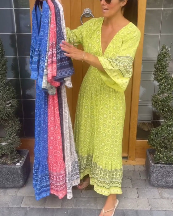 Lang kjole med dyp V-utringning og lange ermer