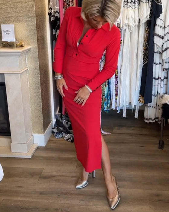 Ensfarget elegant kjole med splitt