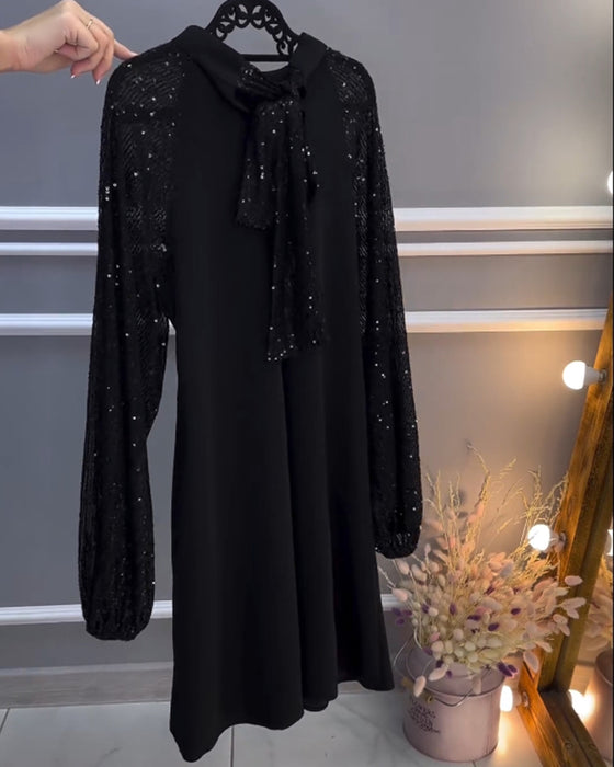 Ensfarget kjole med patchwork-ermer