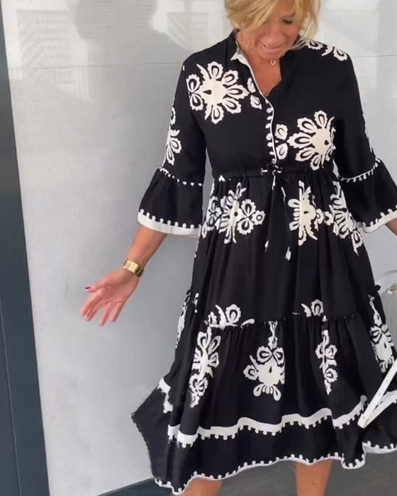 Kjole med blomstertrykk med 3/4-ermer