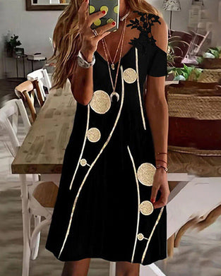 Blomstret strandsolkjole med kalde skuldre