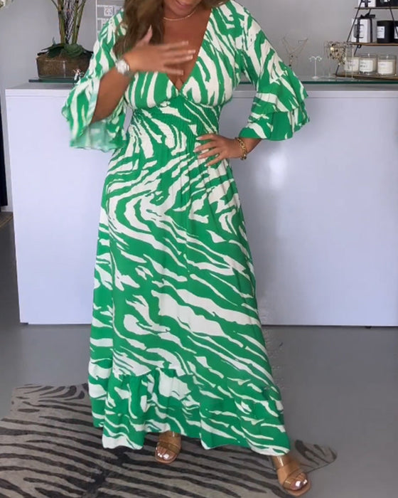 3/4-ermet kjole med v-hals