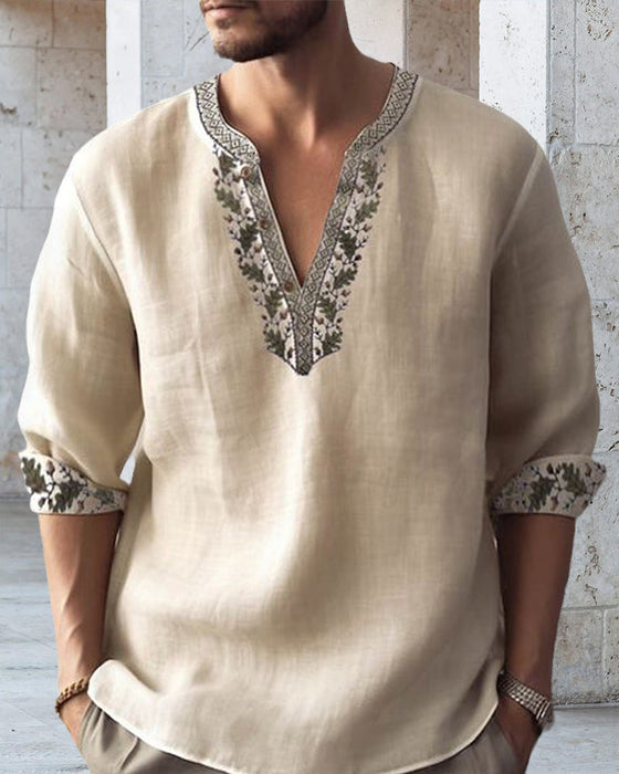 Avslappet topp med v-hals for menn med paneltrykk