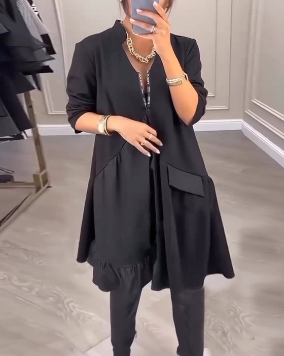 Kjole med kunstnerisk preg og V-hals