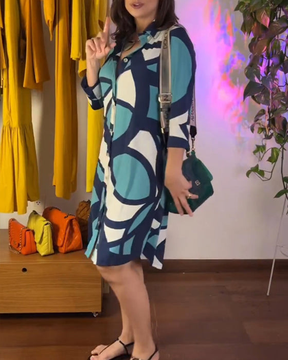 Kjole med lange ermer og knapper og trykk