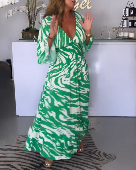 3/4-ermet kjole med v-hals