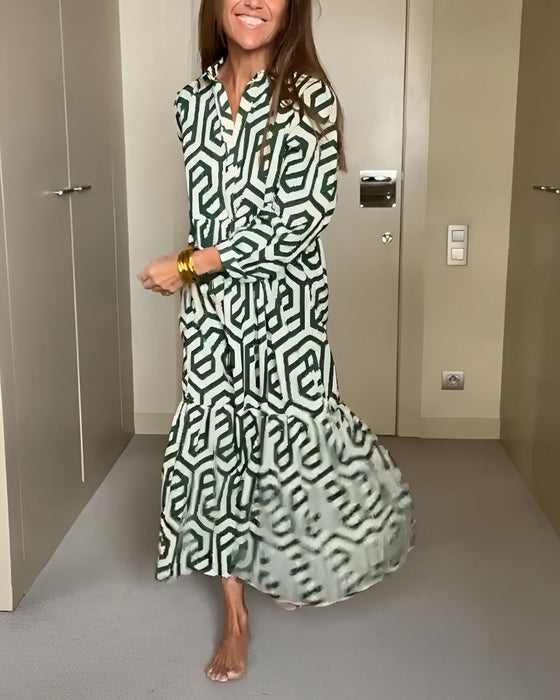 Kjole med ni-punkts ermer med geometrisk trykk