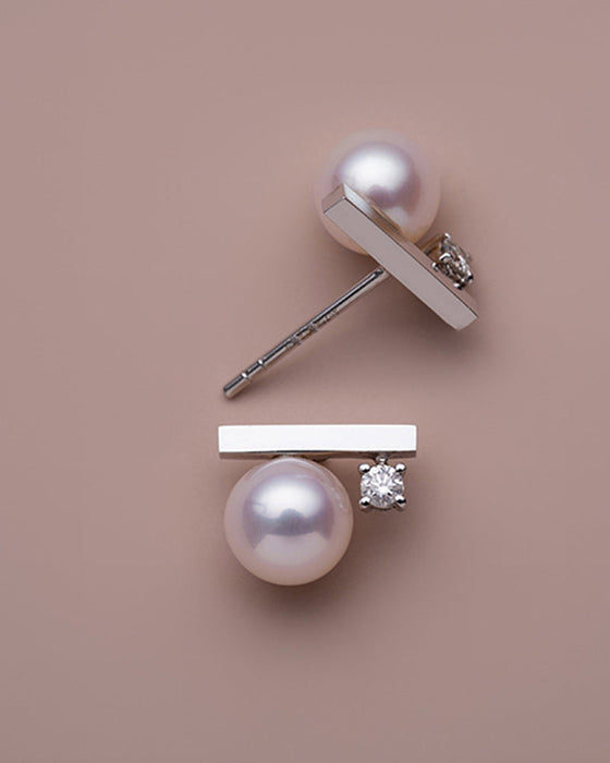 Enkle perle-øredobber og halskjede