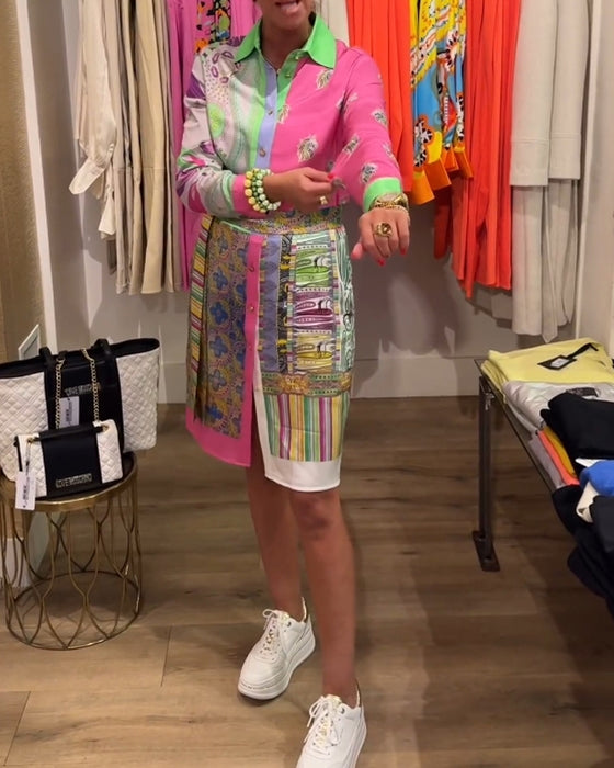 Fargerik jakkeslagskjole