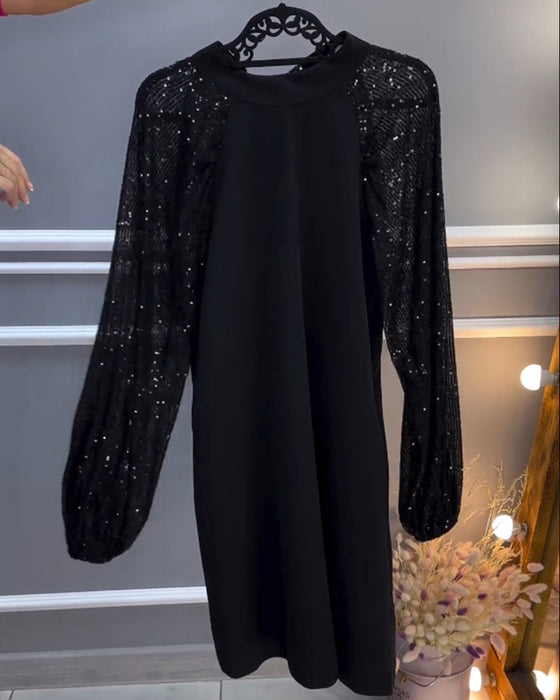 Ensfarget kjole med patchwork-ermer