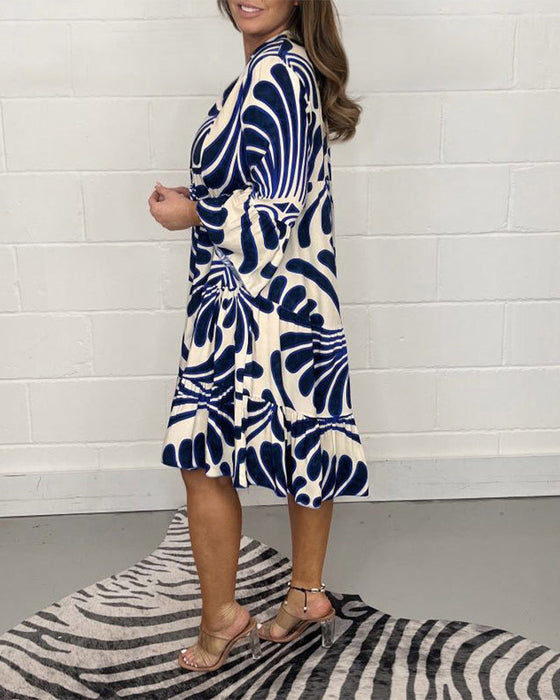 V-hals avslappet kjole med trykk