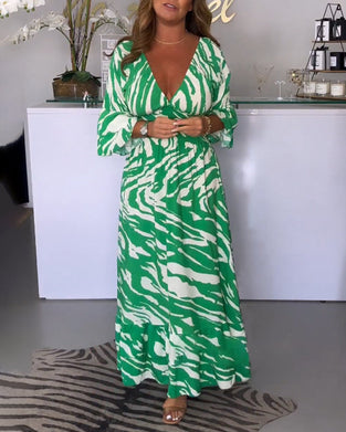 3/4-ermet kjole med v-hals