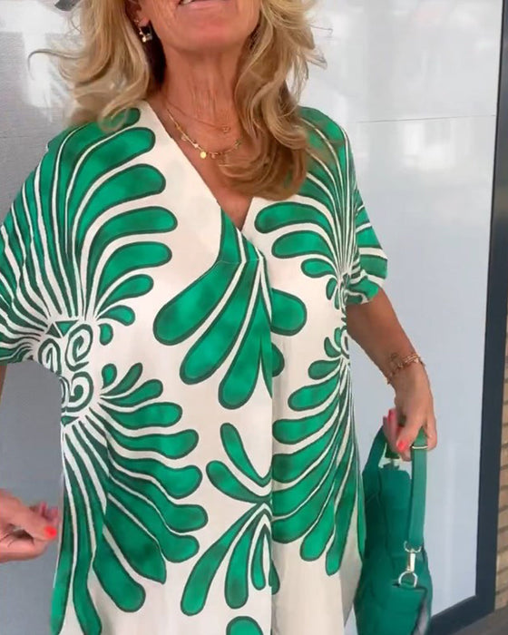 V-hals kjole med bladtrykk