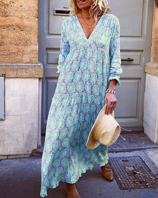 Kjole med lange ermer og V-hals