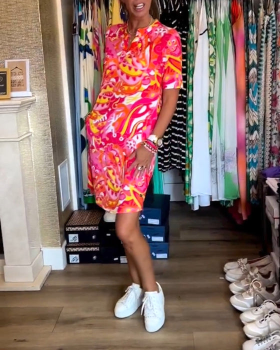 Kjole med lommer og trykk og korte ermer