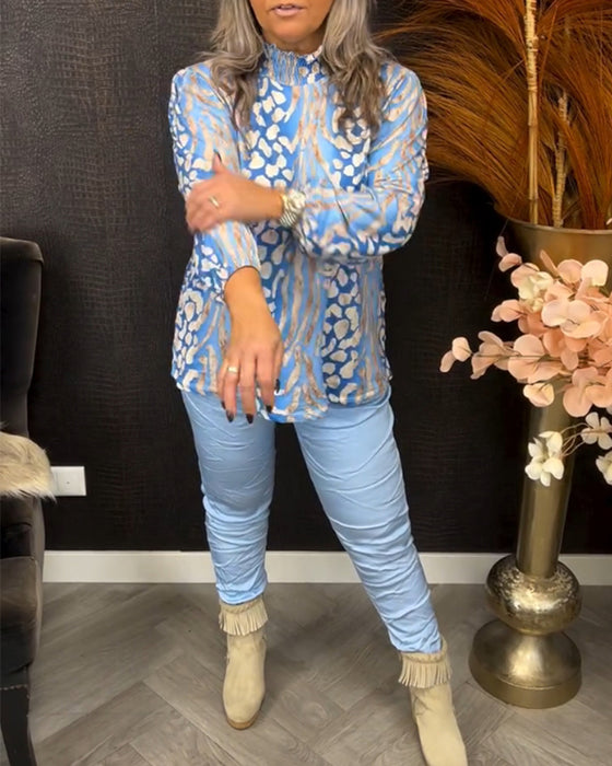 Topp med stativkrage og lange ermer og trykk