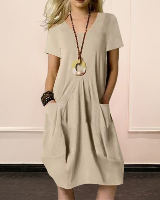 Ensfarget kortermet kjole med rund hals