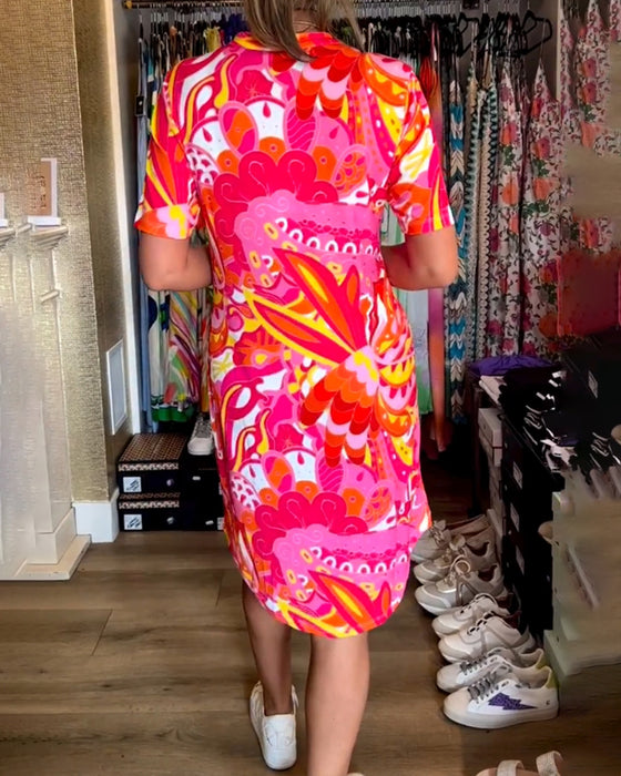 Kjole med lommer og trykk og korte ermer