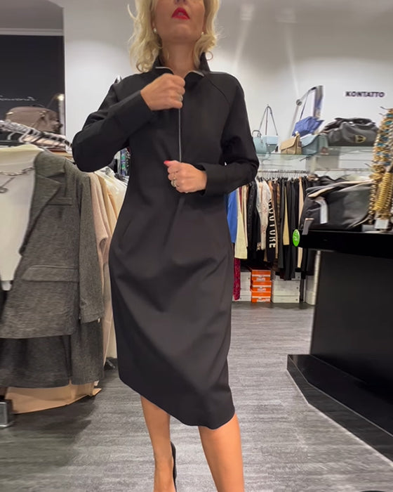 Ensfarget kjole med glidelås med krage