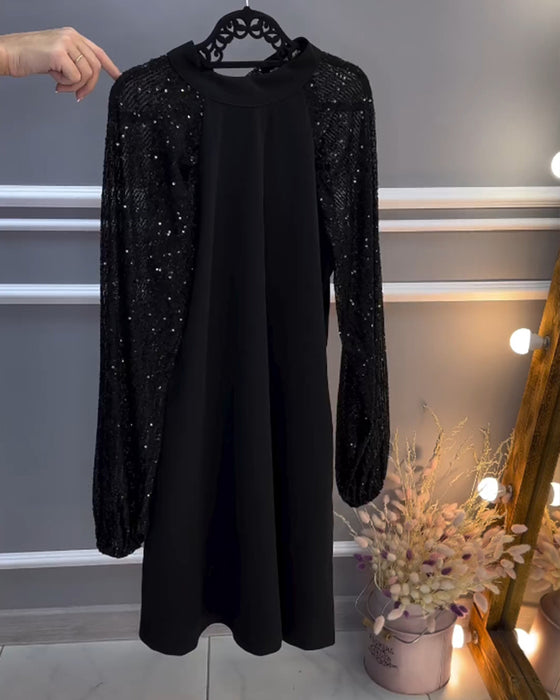 Ensfarget kjole med patchwork-ermer