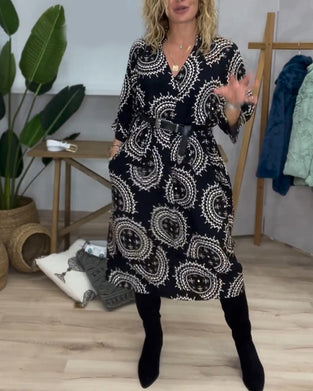 Kjole med V-hals og lange ermer