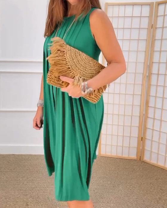 Ermeløs plissert kjole med rund hals