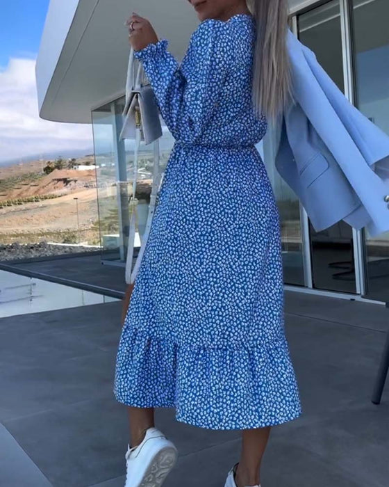 Blomstret patchworkkjole med V-hals