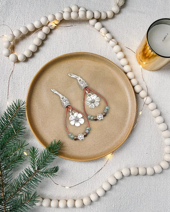 Boho lær tau blomst enkle øredobber