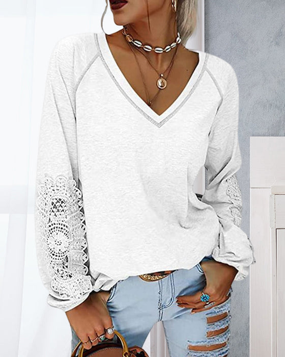 Ensfarget topp med blonder