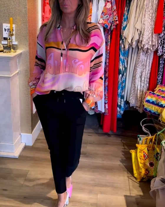 Casual topp med fjæring med kontrasttrykk