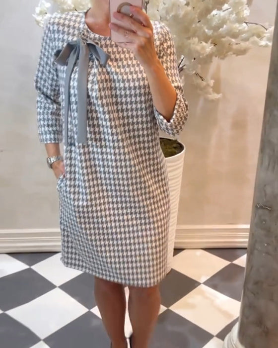 Kjole med elegant stil og houndstooth-mønster