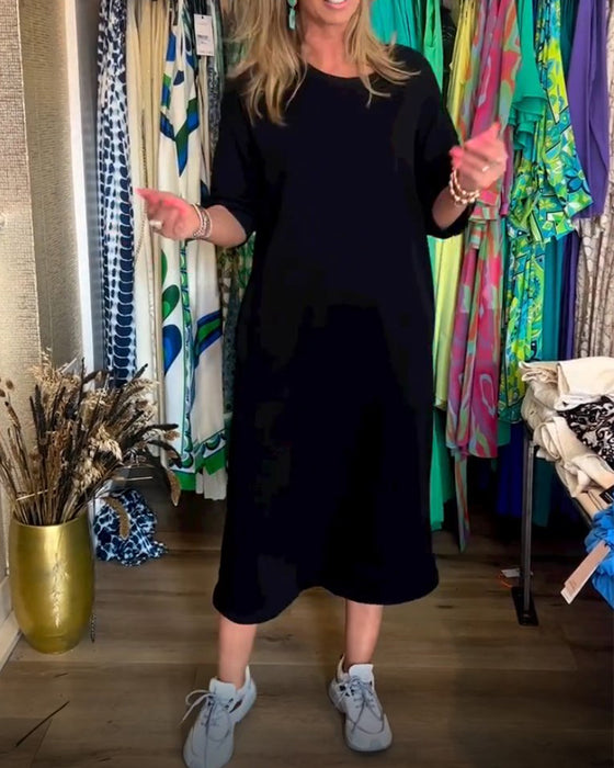 Ensfarget kjole med rund hals