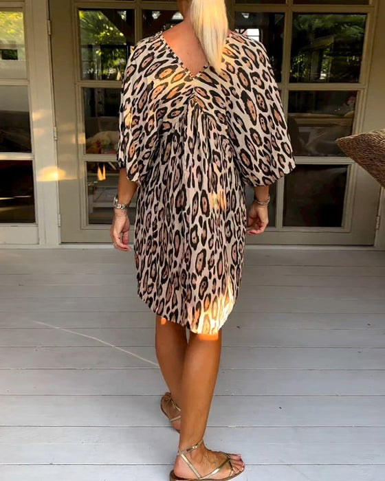 V-halset leopardkjole