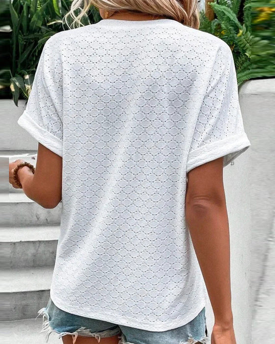 Uformell bluse med v-hals i ensfarget med knapp