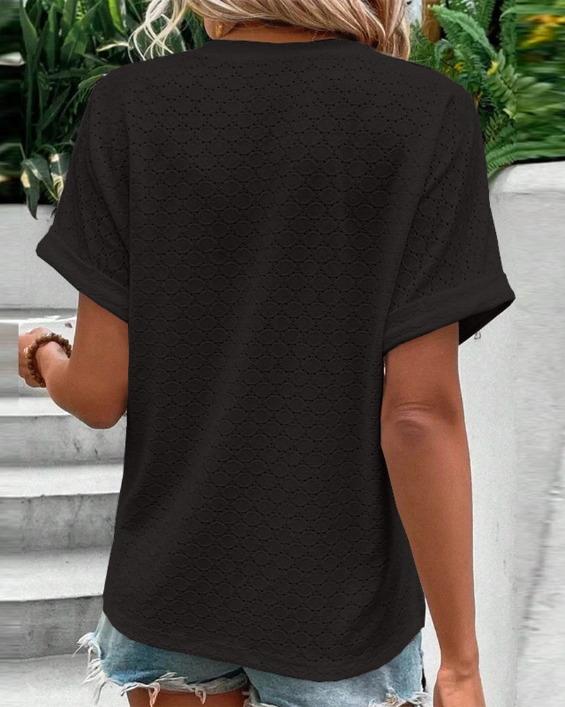 Uformell bluse med v-hals i ensfarget med knapp