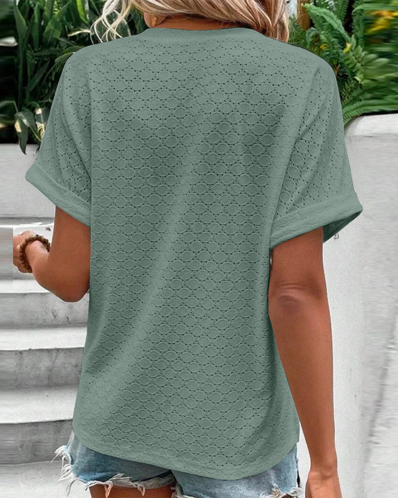 Uformell bluse med v-hals i ensfarget med knapp