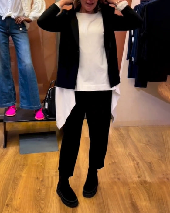 Ensfarget topp med rund hals