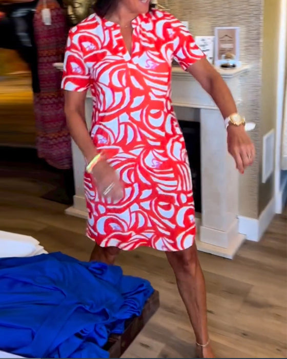 Uformell kjole med korte ermer og trykk