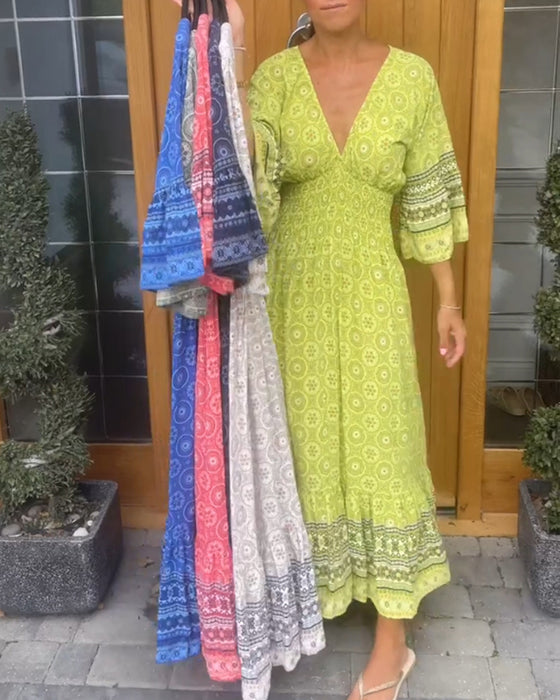 Lang kjole med dyp V-utringning og lange ermer