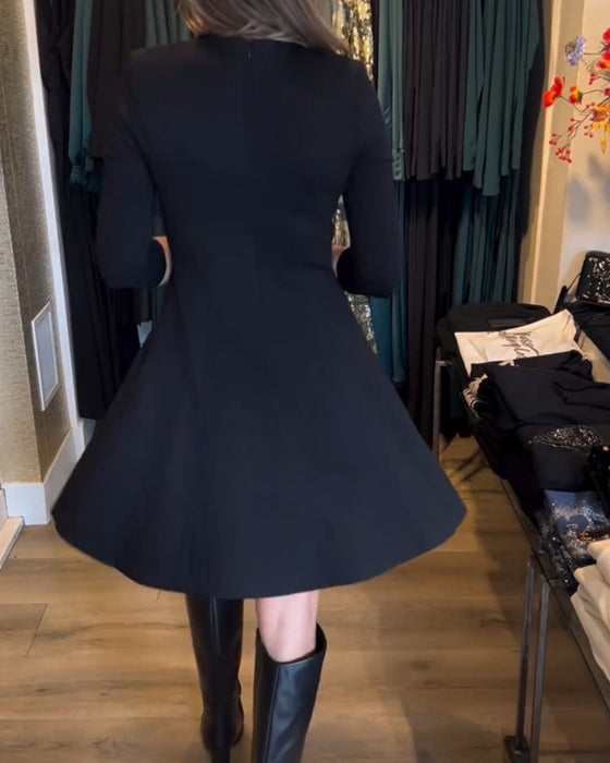 Ensfarget elegant kjole med glidelås