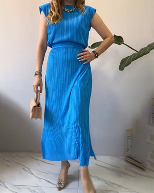 Ermeløs lang kjole med struktur