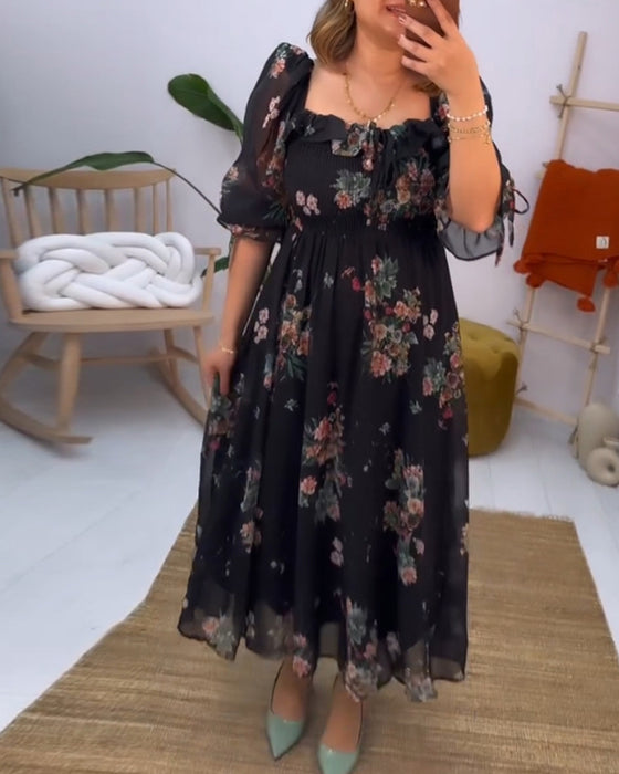 Elegant kjole med firkantet hals med blomstertrykk