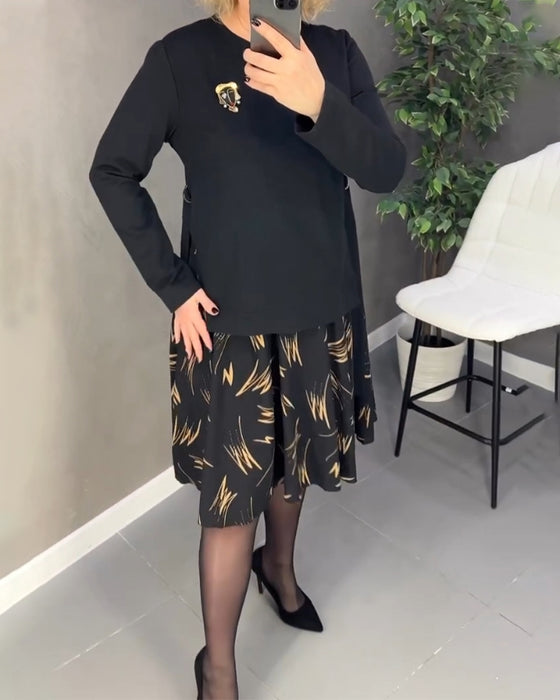 Løs og avslappet printkjole med rund hals