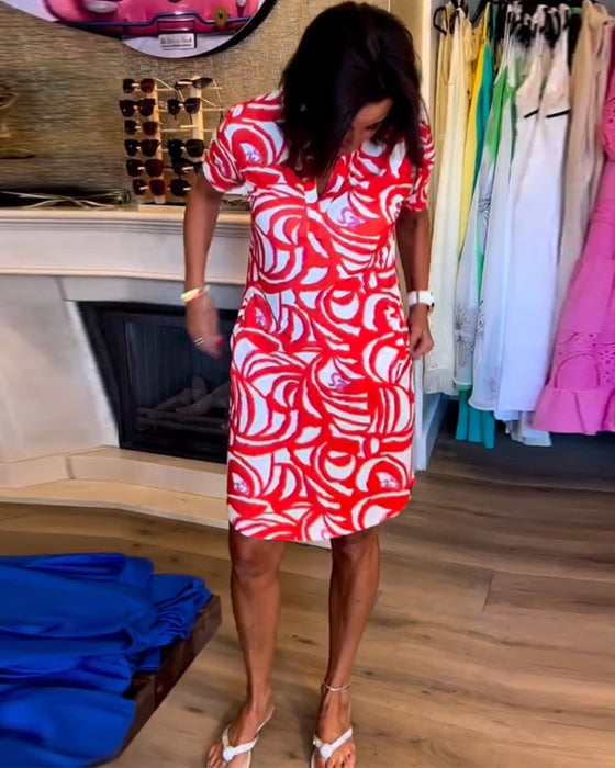 Uformell kjole med korte ermer og trykk