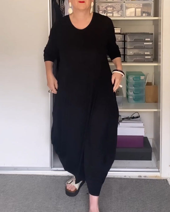 Ensfarget enkel kjole med rund hals