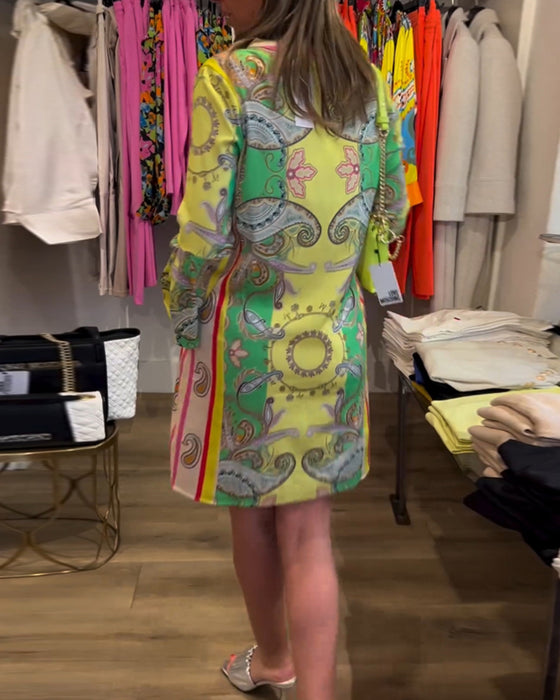 Kjoler med fargeblokkering og trykk og løs passform