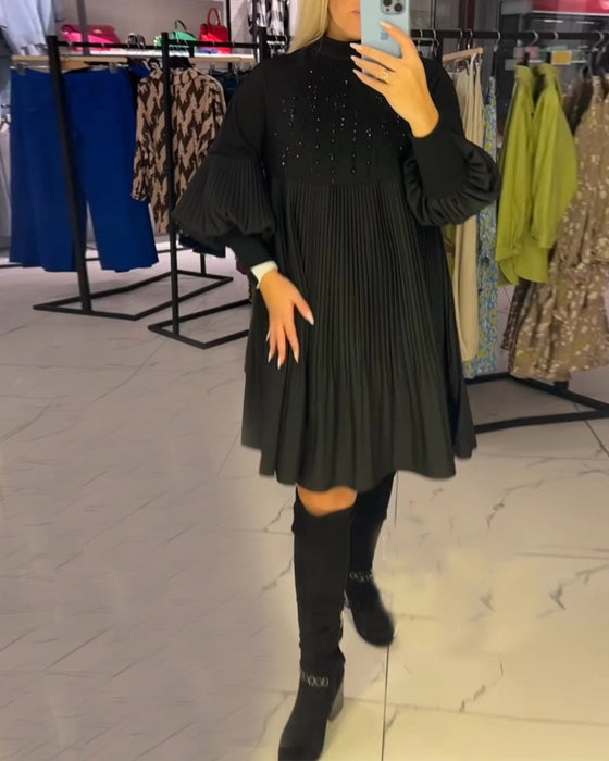 Kjole med ballongermer og ståkrage