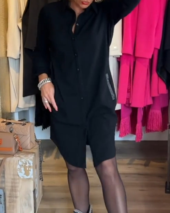 Ensfarget hverdagskjole med revers