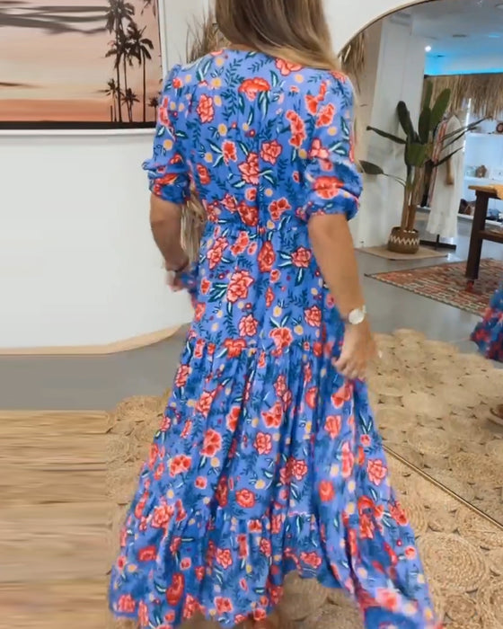 Kjole med rosetrykk og splitt