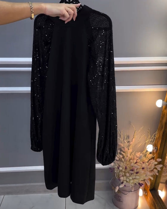 Ensfarget kjole med patchwork-ermer